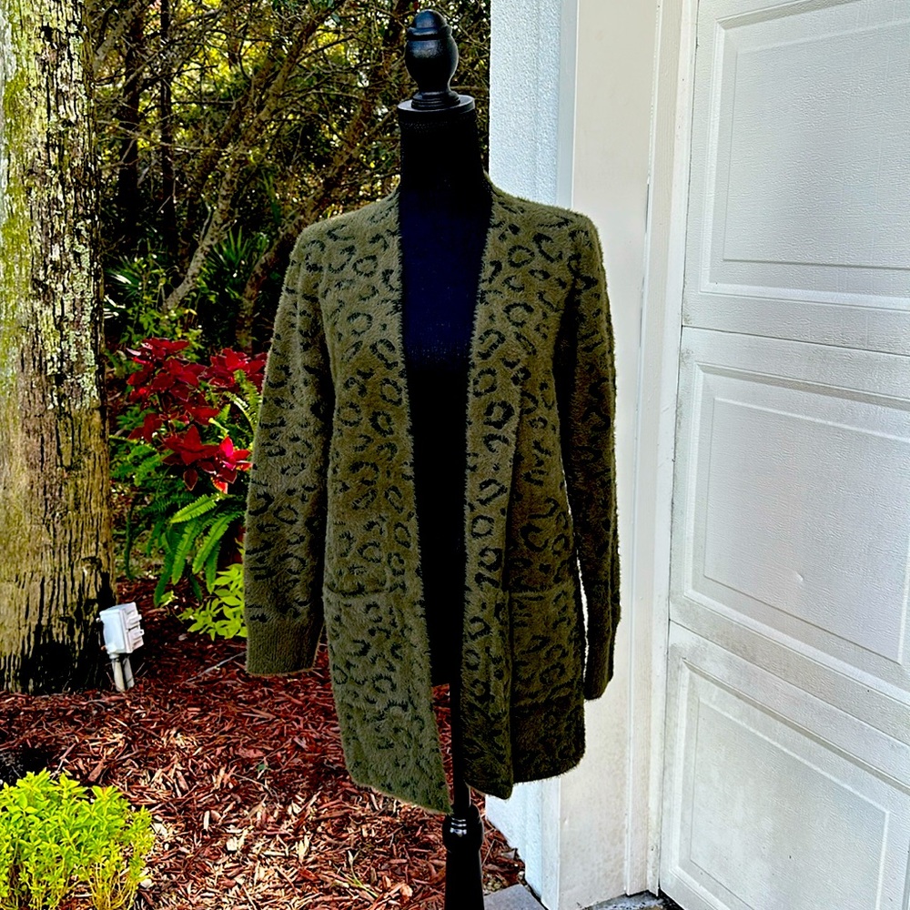 Sweater coat, small, olive/black, EUC, worn one time. It’s a stitch fix item.